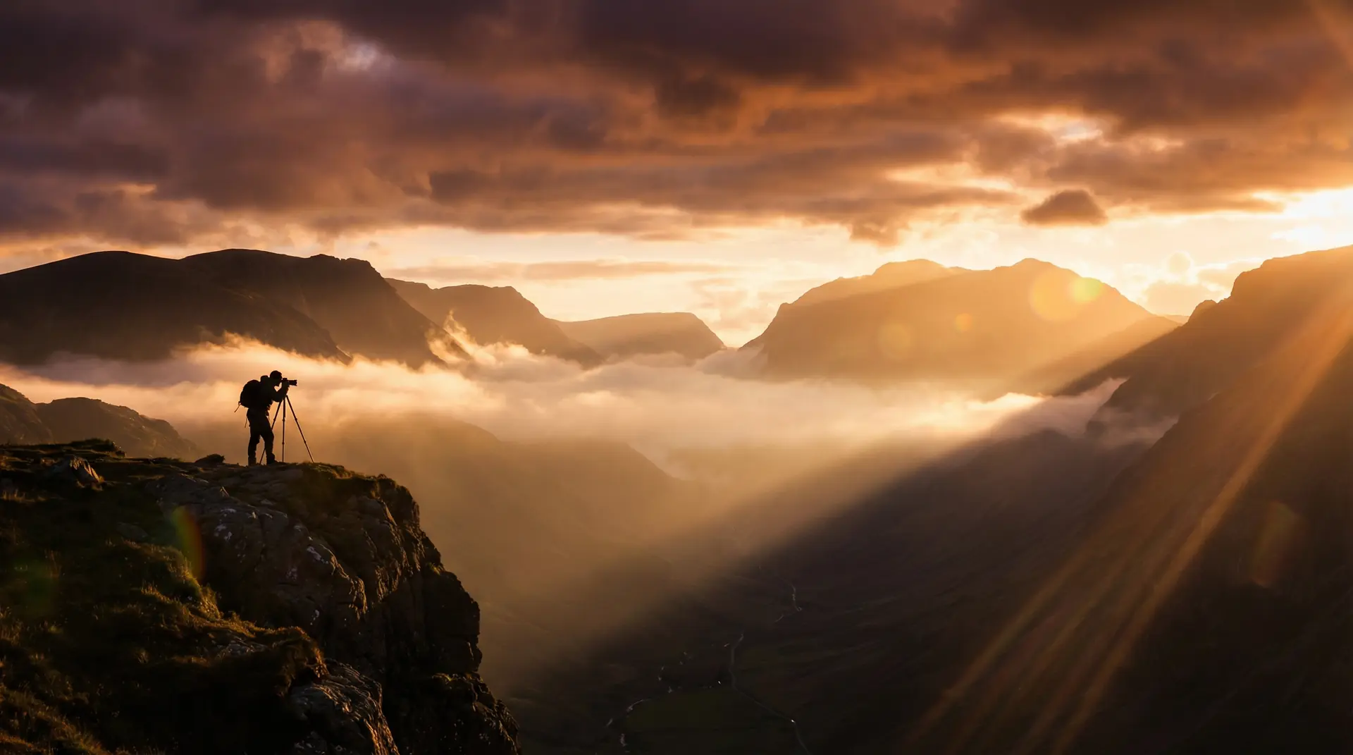 糖心logo免费 今日焦点摄影作品 - 金色黄昏下的山谷风光